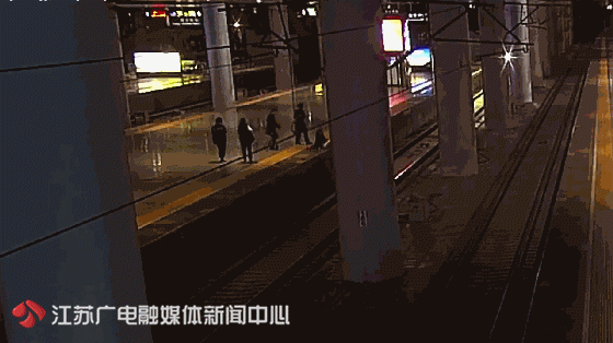 75a776f596122b9858a98f405f7f6a2e.gif